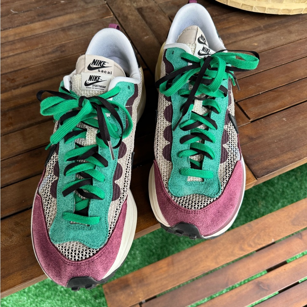 Nike Sacai Vaporwaffle Sneakers View 2